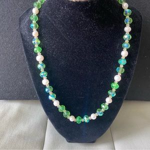Green crystal and fresh water pearl necklace